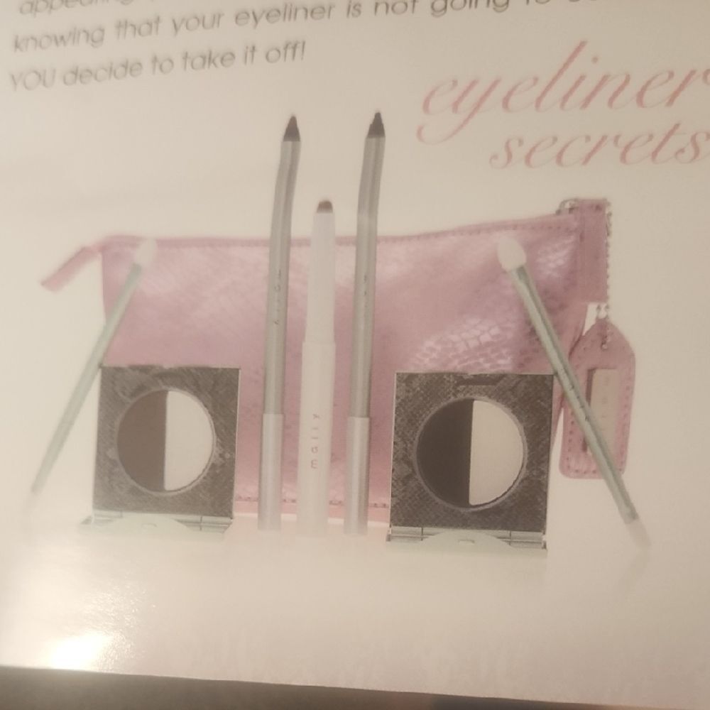 Mally Eye Makeup With Bag - Picture 2 of 5